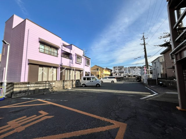 第一丸中マンションの駐車場