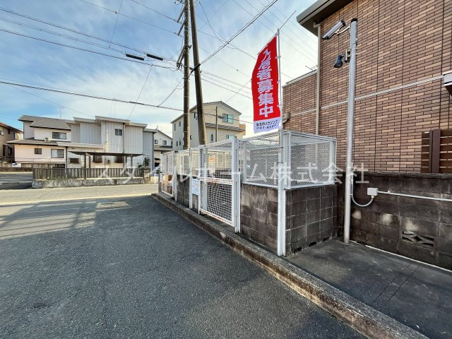 第一丸中マンションの駐車場