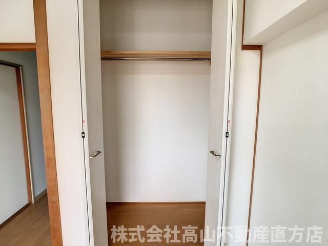 直方市新知町の賃貸マンションの居間・リビング