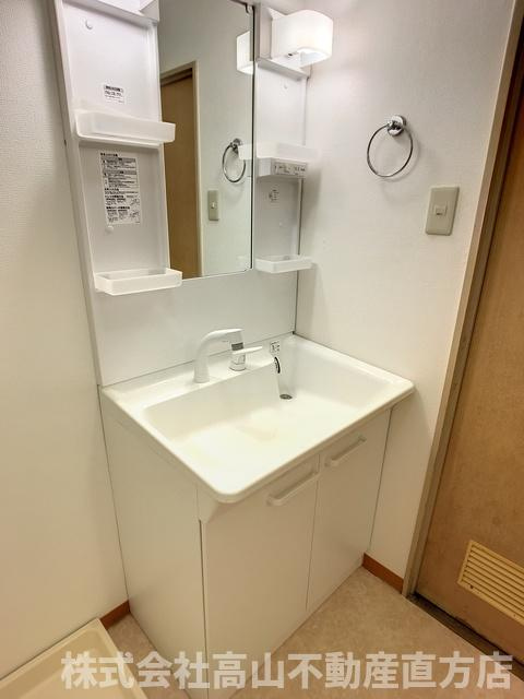 直方市新知町の賃貸マンションの洗面所