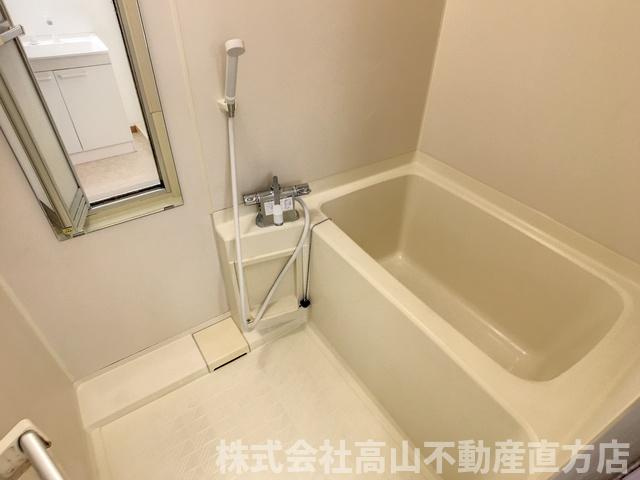 直方市新知町の賃貸マンションの浴室