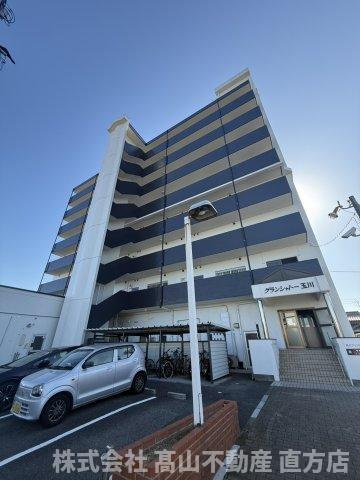 直方市新知町の賃貸マンションの外観