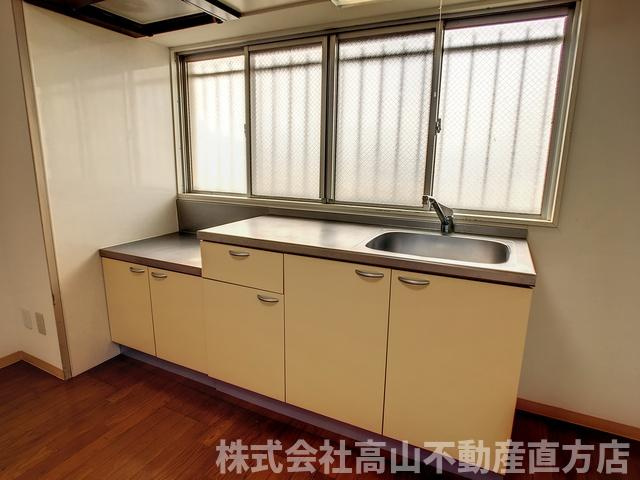 直方市新知町の賃貸マンションのキッチン