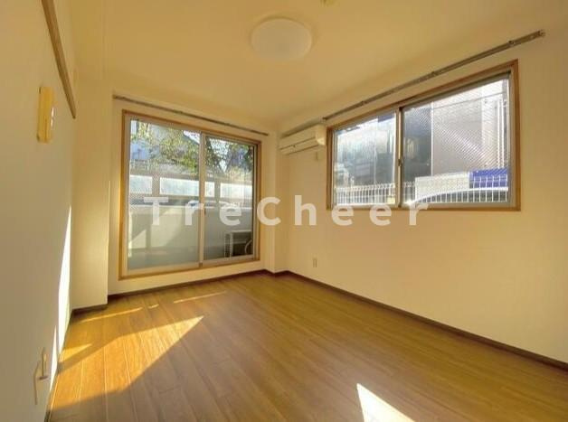 メゾンユニソール神楽坂の居間・リビング