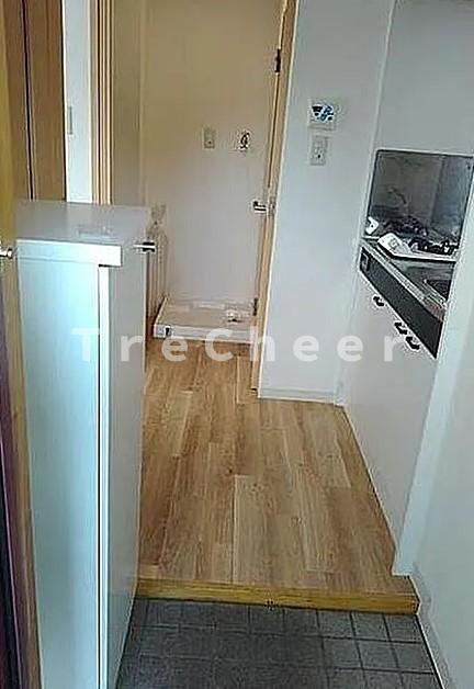 メゾンユニソール神楽坂の玄関