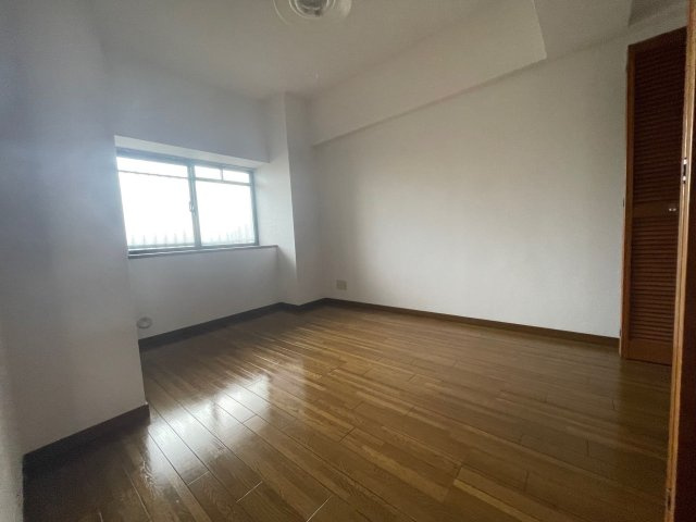 グランドパレス新宮の洋室