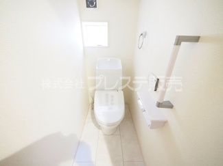 【トイレ】 | 現地写真（１階トイレ）温水洗浄便座を標準装備！