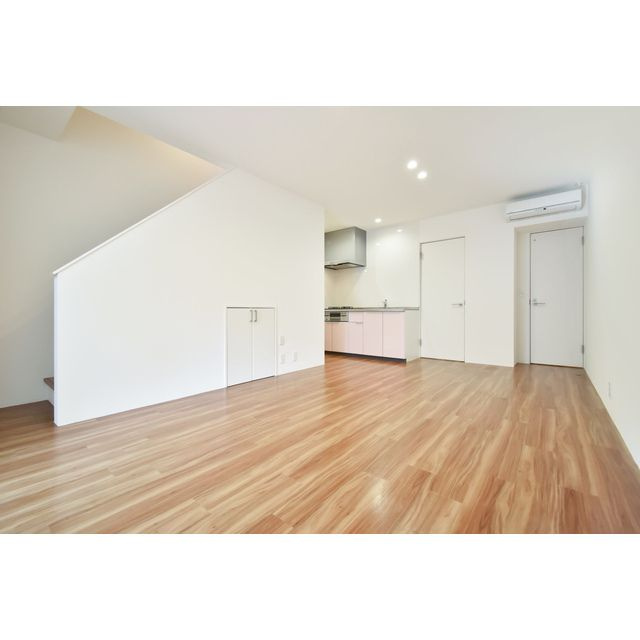 nido Padure Rozaの居間・リビング|広くて明るいリビングです☆