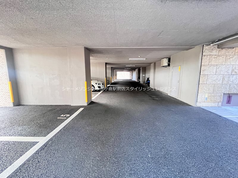 リード大手町の駐車場