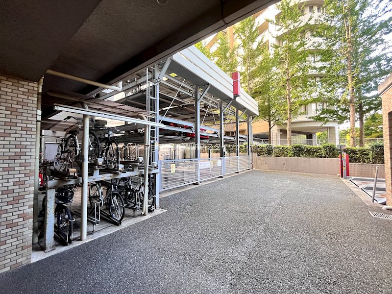 リード大手町の駐車場