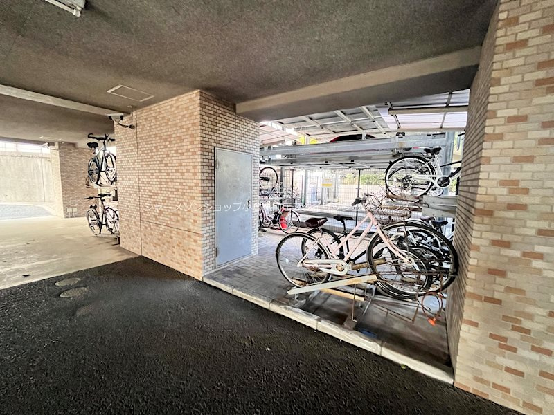 リード大手町の駐車場