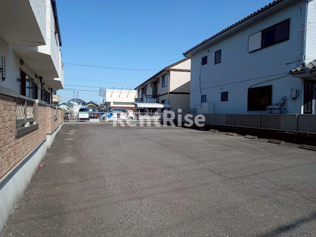 サンタウンの駐車場