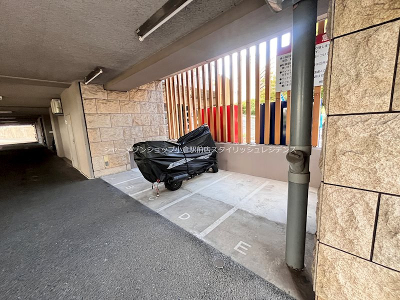 リード大手町の駐車場