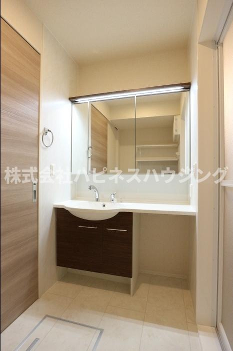 ジュモンターニュの独立洗面台