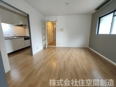 【居間・リビング】 | グランドハイツ豊中 | ※同タイプの写真となり、実際のお部屋とは異なる場合があります