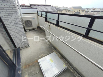 【玄関】 | グランドハイツ豊中 | ※同タイプの写真となり、実際のお部屋とは異なる場合があります