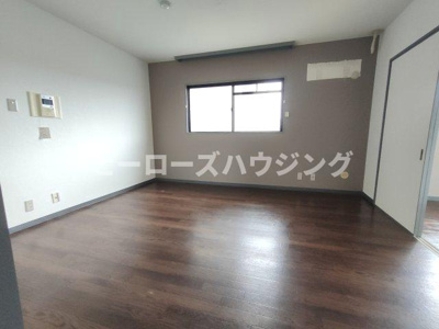 【居間・リビング】 | グランドハイツ豊中 | ※同タイプの写真となり、実際のお部屋とは異なる場合があります