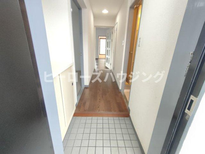 【玄関】 | グランドハイツ豊中 | ※同タイプの写真となり、実際のお部屋とは異なる場合があります