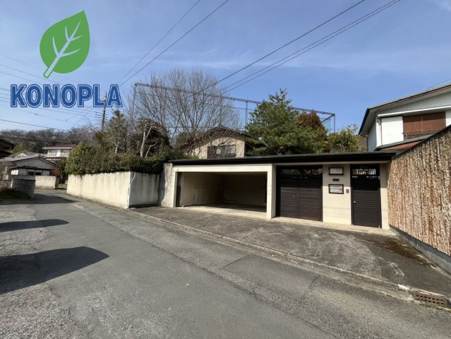 【中古戸建】太田市金山町の外観|■外観｜前面道路が広く見渡しが良いので、車の安全確認もばっちり！