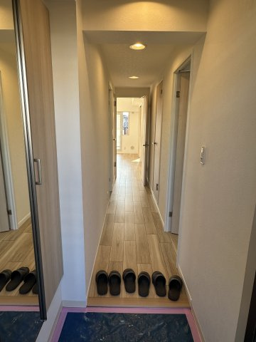 アーベイン朝霞マインプレイスの玄関