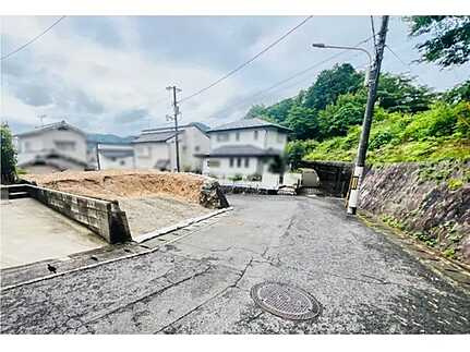 広島市安佐南区伴東1丁目　新築一戸建ての前面道路含む現地写真