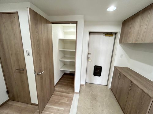 ロイヤルシャトー夙川公園の玄関