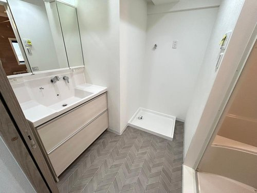 ロイヤルシャトー夙川公園の独立洗面台