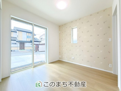 【洋室】 | ハートフルタウン宇都宮市下岡本町2115番　A号棟 | 柔らかい陽光が差し込む明るいお部屋を演出する設計。彩光の取れる窓が気持ちの良いお部屋を創り上げます。
