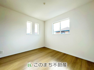 【洋室】 | ハートフルタウン宇都宮市下岡本町2115番　A号棟 | 洋室はお手入れのしやすいフローリング仕様です。普段はフロアモップなどを使って、簡単にお掃除していただけます◎
