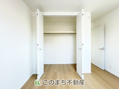 【収納】 | ハートフルタウン宇都宮市下岡本町2115番　A号棟 | 全居室に大きな収納がございますのでお部屋をすっきりとさせることができますね！
