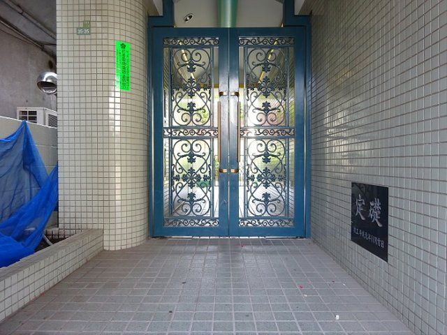 クリスタル東松原のエントランス