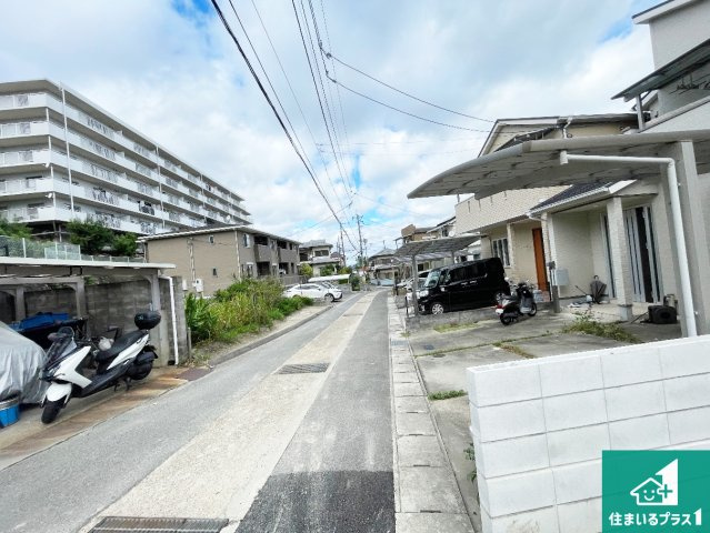 八幡市八幡隅田口　第2期　新築一戸建ての前面道路含む現地写真|周辺は落ち着いた街並みの住宅地！子育てがしやすい住環境です！まだ未完成ですが、現地でしかわからない事もございます。是非一度ご覧ください。
