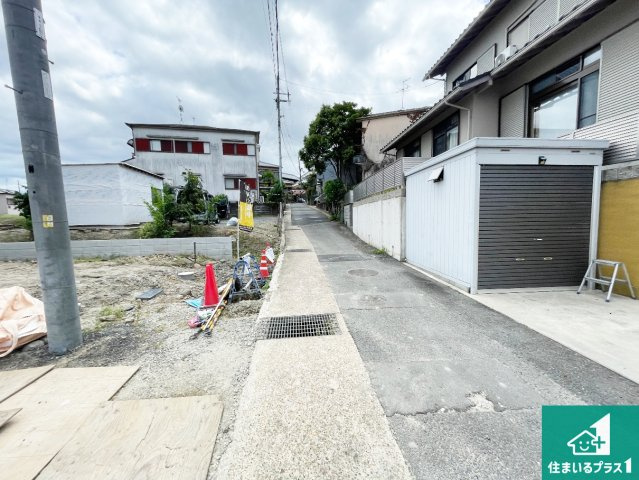 八幡市八幡隅田口　第2期　新築一戸建ての前面道路含む現地写真|周辺は落ち着いた街並みの住宅地！子育てがしやすい住環境です！まだ未完成ですが、現地でしかわからない事もございます。是非一度ご覧ください。
