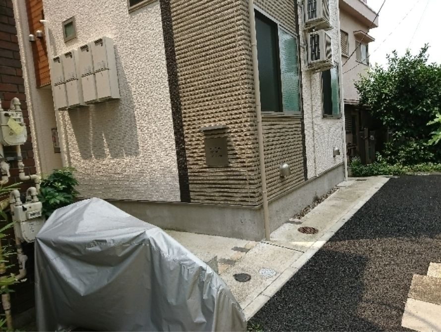 メゾン・プーラ豊島のエントランス