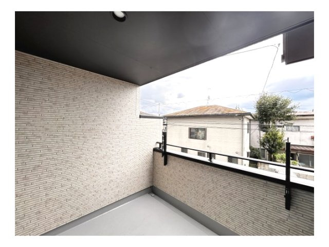 【ブルーミングガーデン】宇都宮市雀の宮 6丁目 全2棟のバルコニー|〇1号棟〇
屋根付きのインナーバルコニーは、急な雨でも安心！
洗濯物も干しやすく、暮らしに頼れるスペースです☆
※2026年7月撮影