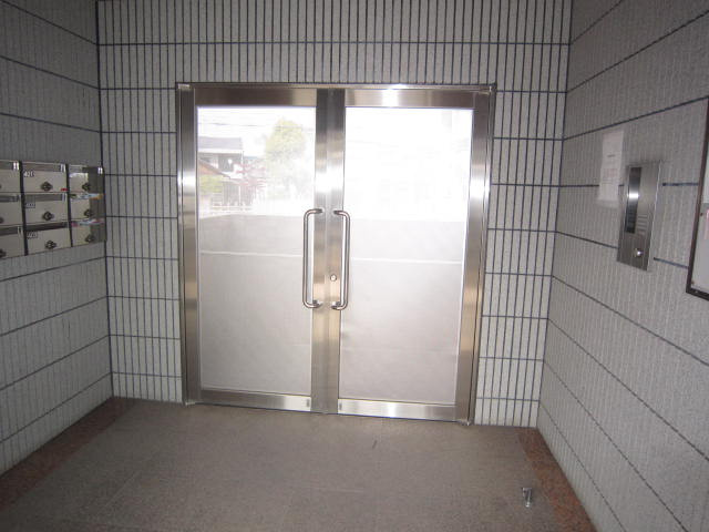 春日部市南１丁目の賃貸マンションのロビー