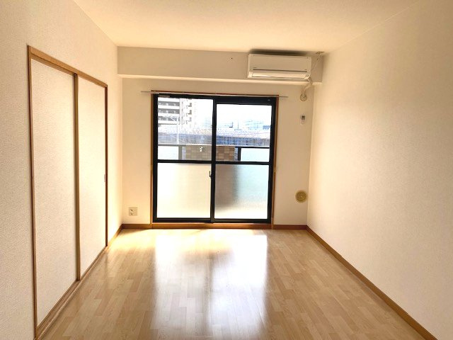 春日部市南１丁目の賃貸マンションの居間・リビング