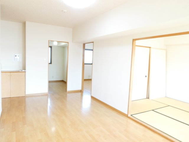 春日部市南１丁目の賃貸マンションの居間・リビング