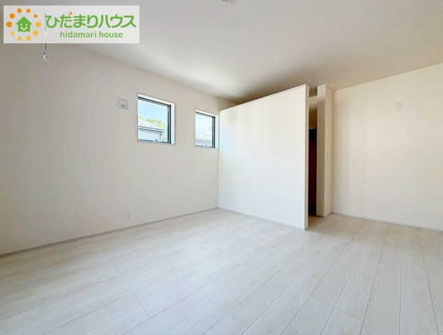 いわき市平南白土２期　新築戸建　4号棟の洋室|広めの主寝室は、ベッドの他にもパソコンデスクやドレッサーなども置けちゃいます(*^-^*)