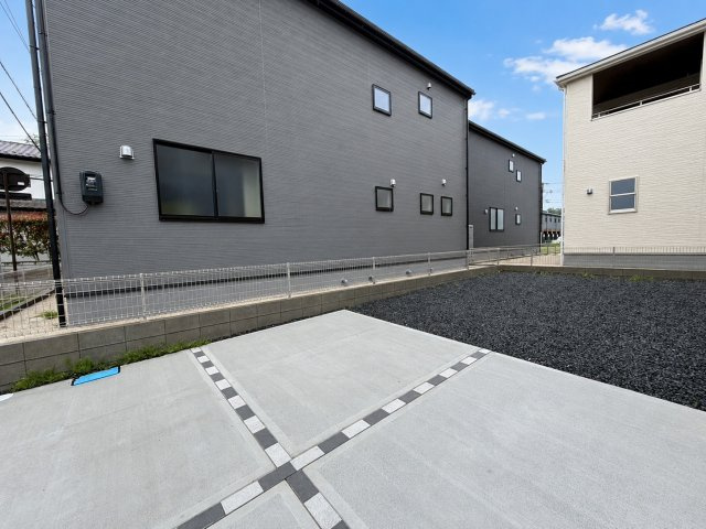 いわき市平南白土２期　新築戸建　4号棟の駐車場|マイホームなら駐車場代がかかりません。しかも、自宅の駐車場で洗車ができます！今までコイン洗車に行っていた手間も省けて、節約にもつながります(^^♪
