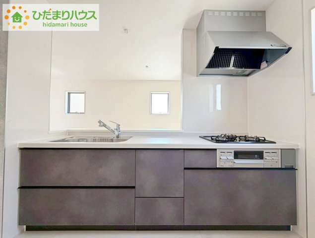 いわき市平南白土２期　新築戸建　4号棟のキッチン|ワイドなキッチンスペースなので、2品、3品同時に作れちゃいますね( *´艸｀)