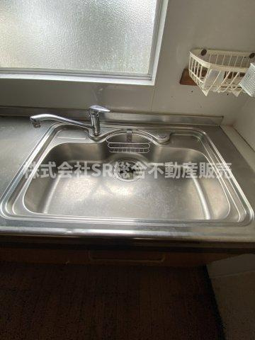 菱江1丁目中古戸建のキッチン|シンク広めです。