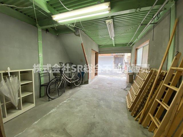 菱江1丁目中古戸建の駐車場|倉庫としての利用もできます！