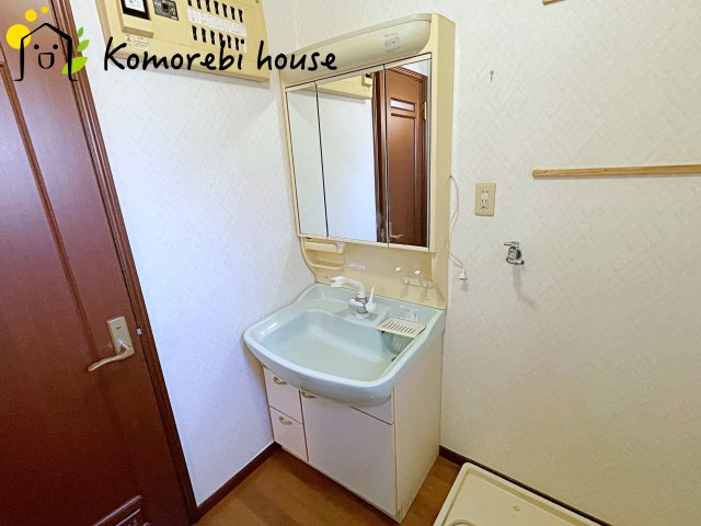 白岡市篠津　中古一戸建ての独立洗面台|26.2.21撮影済み