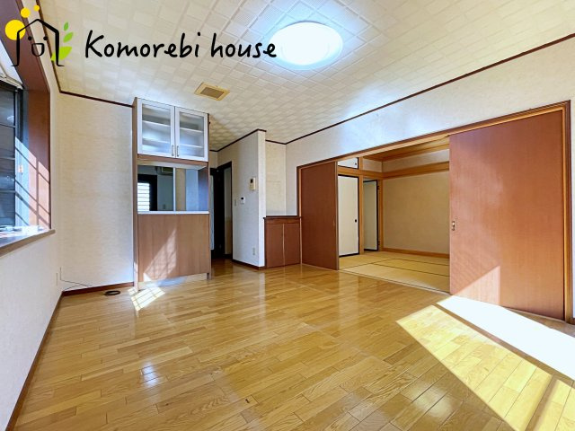 白岡市篠津　中古一戸建ての居間・リビング|26.2.21撮影済み