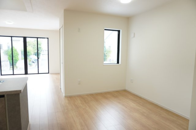 越谷市宮本町3丁目 新築分譲住宅の居間・リビング