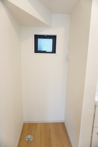 越谷市宮本町3丁目 新築分譲住宅のランドリースペース