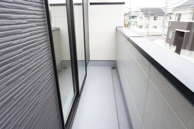 越谷市宮本町3丁目 新築分譲住宅のバルコニー|北西側