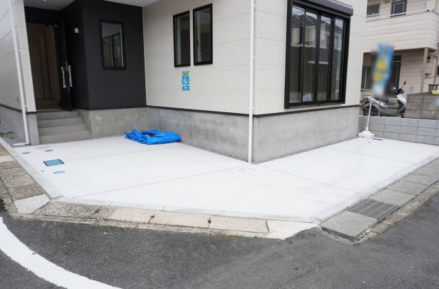 越谷市宮本町3丁目 新築分譲住宅の駐車場