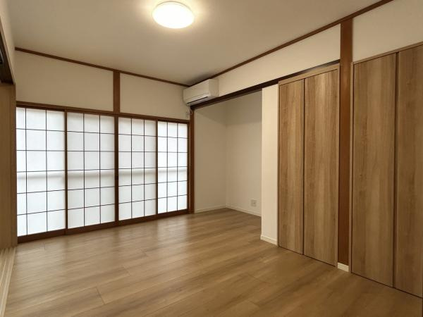 【洋室】 | 仲介手数料無料！船木小学校に通えるリフォーム済み中古住宅　宇部市大字船木 | 落ち着いた色調の洋室です